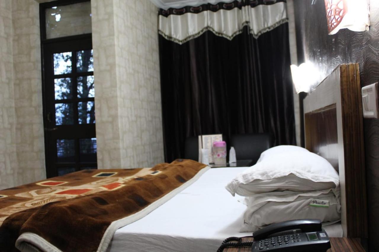 Hotel Topaz Dalhousie Extérieur photo